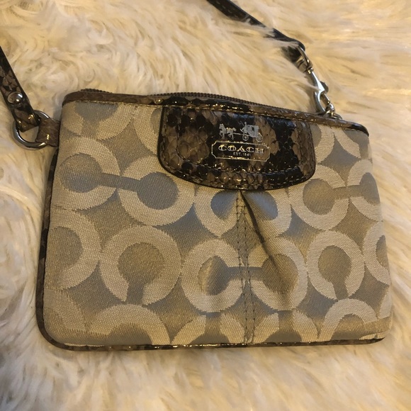 Coach classic C pattern faux snake wristlet - Picture 2 of 11